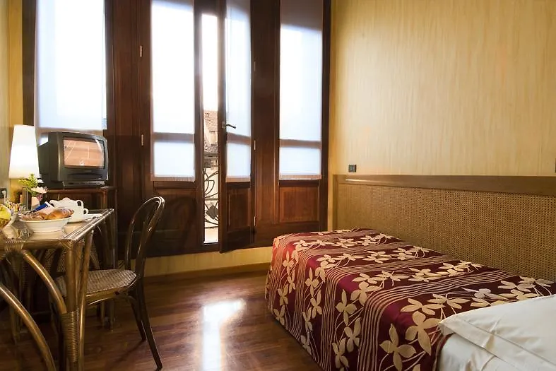 Ariosto Hotel ميلان 4*,